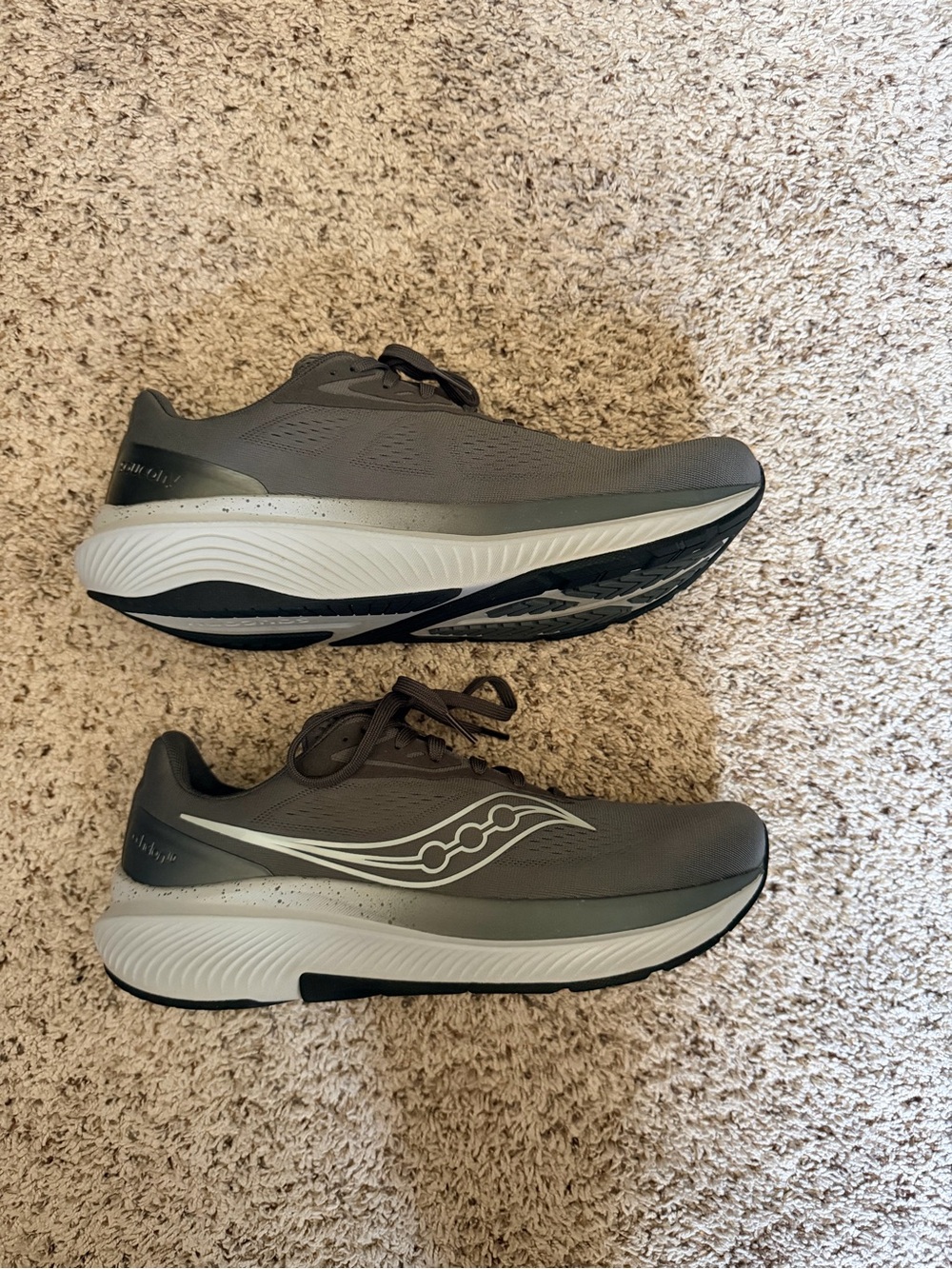 Saucony Men’s Echelon 10 Gray Athletic Running Shoes with White Midsole